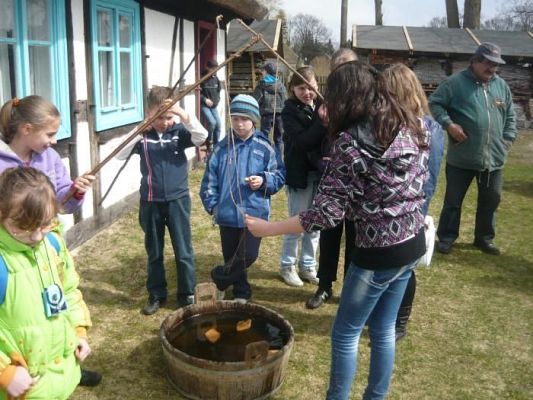 Grafika #19: WYCIECZKA DO MUZEUM WSI SŁOWIŃSKIEJ W KLUKACH