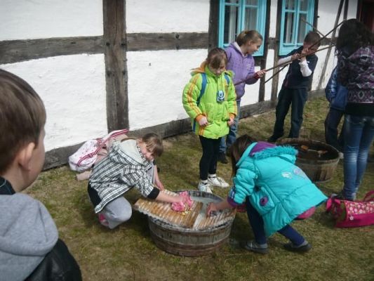 Grafika #24: WYCIECZKA DO MUZEUM WSI SŁOWIŃSKIEJ W KLUKACH