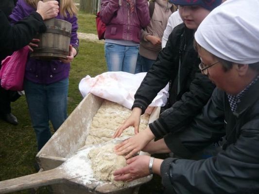Grafika #29: WYCIECZKA DO MUZEUM WSI SŁOWIŃSKIEJ W KLUKACH