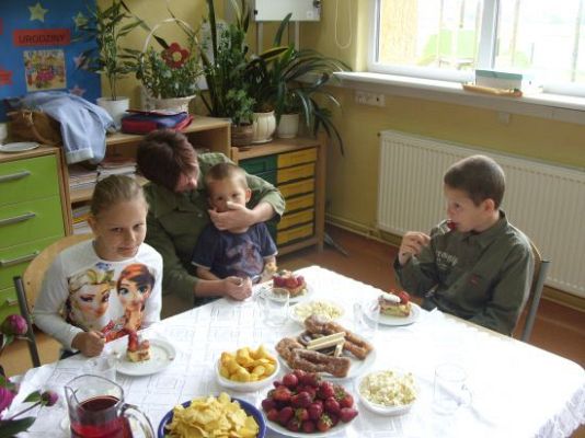 Grafika #2: Pożegnanie kl. III