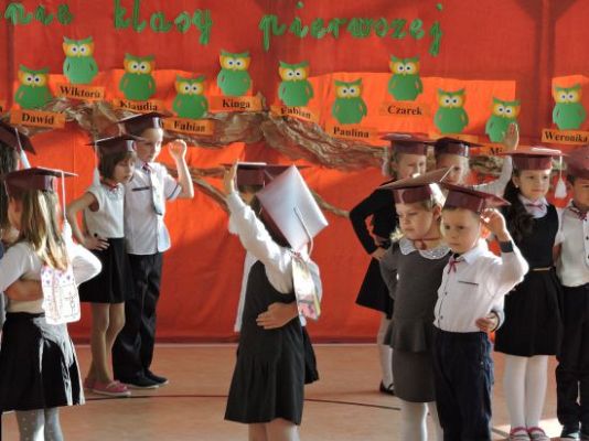 Grafika #1: Ślubowanie klasy pierwszej