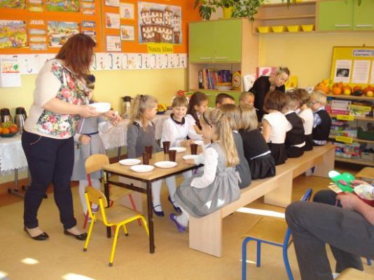 Grafika #4: Ślubowanie klasy pierwszej