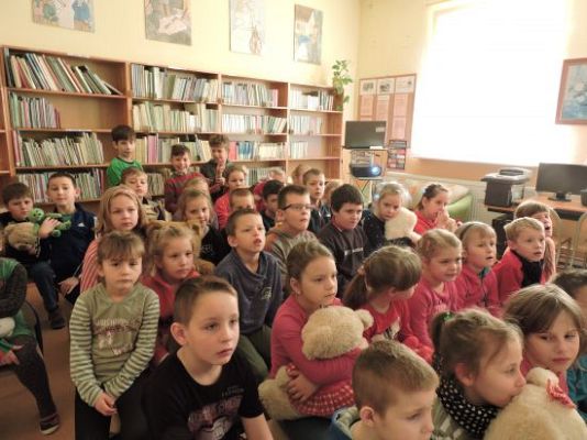 Grafika #2: Światowy Dzień Pluszowego Misia w bibliotece szkolnej