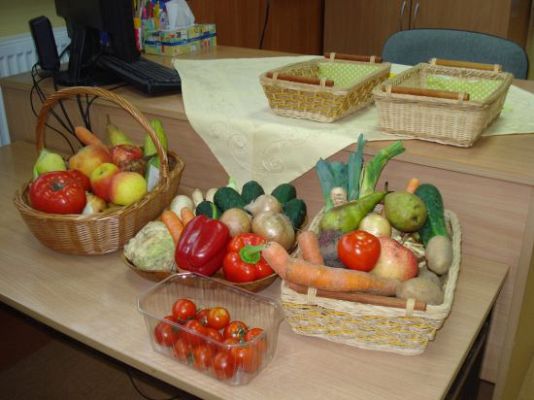 Grafika #1: Dzień warzywno- owocowy w ramach konkursu "Pora na pomidora"- klasa 1