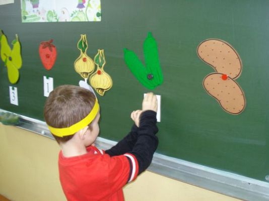 Grafika #2: Dzień warzywno- owocowy w ramach konkursu "Pora na pomidora"- klasa 1