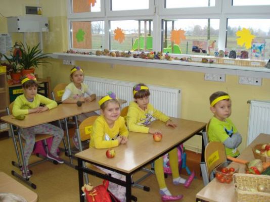 Grafika #6: Dzień warzywno- owocowy w ramach konkursu "Pora na pomidora"- klasa 1