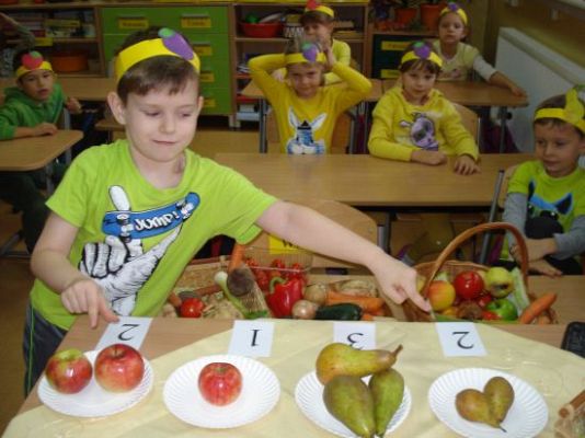 Grafika #7: Dzień warzywno- owocowy w ramach konkursu "Pora na pomidora"- klasa 1