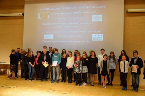 Grafika #0: Rozstrzygnięcie X Wojewódzkiego Konkursu Fotograficznego pt. Świat nas dzieli, miłość nas łączy