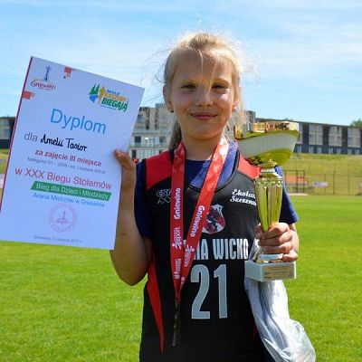 Grafika #0: Małe Kaszuby Biegają. Amelia na trzecim miejscu.