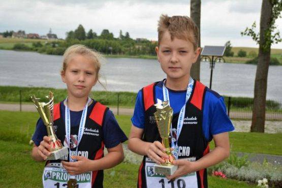 Grafika #0: Wakacyjne sukcesy Amelii Tasior i Pawła Sęktasa