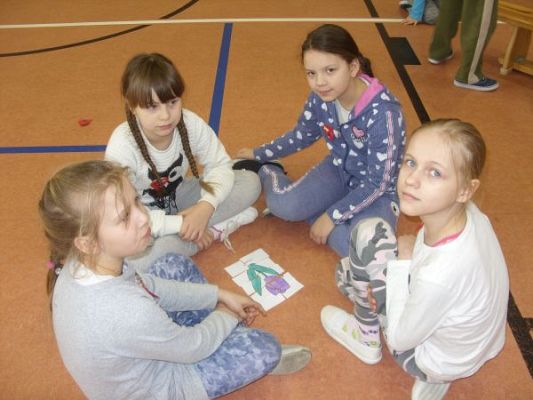 Grafika #3: ŚWIĘTO DZIEWCZYNEK