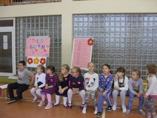 Grafika #0: ŚWIĘTO DZIEWCZYNEK