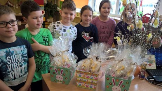 Grafika #11: Rodzinnych Świąt Wielkanocnych!- Klasa 3