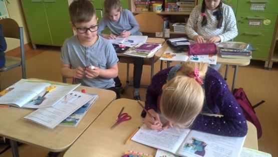 Grafika #9: Kwiecień w klasie trzeciej