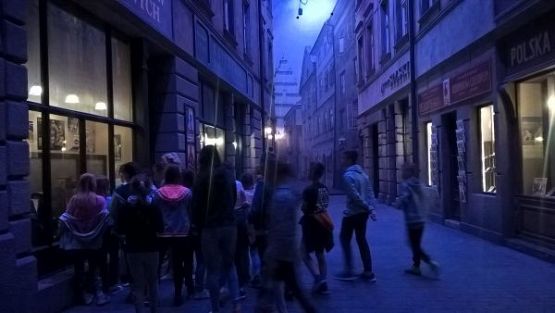 Grafika #1: Wycieczka do Muzeum II Wojny Światowej i na Westerplatte