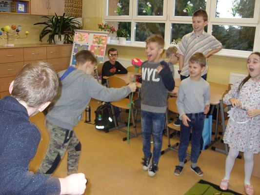 Grafika #2: Dzień Kobiet w kl. I-III