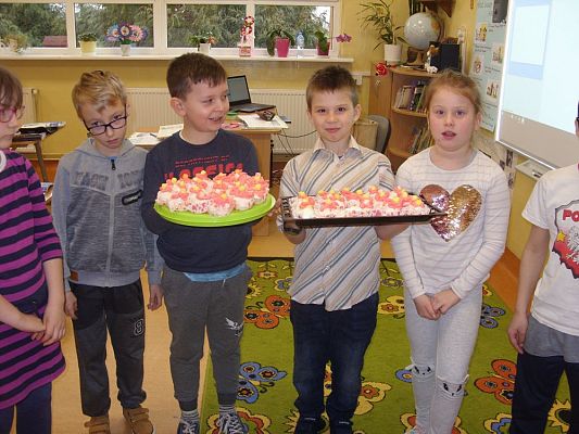 Grafika #4: Dzień Kobiet w kl. I-III