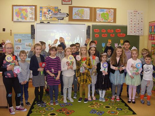 Grafika #0: Dzień Kobiet w kl. I-III