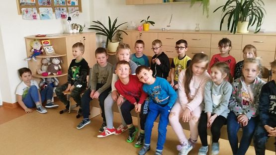 Grafika #8: ZABAWA W TEATR