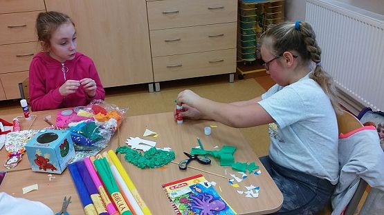 Grafika #2: ZABAWA W TEATR