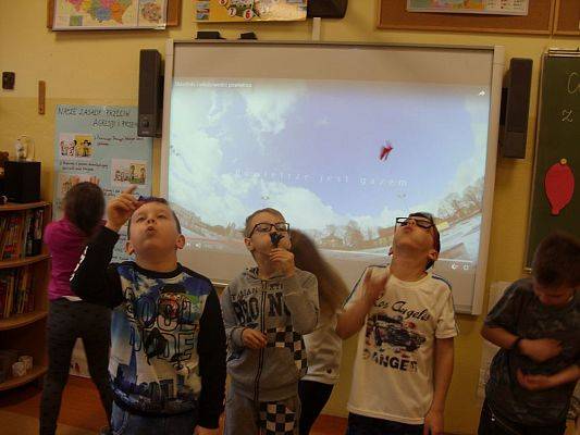 Grafika #1: Doświadczenia z powietrzem w klasie trzeciej