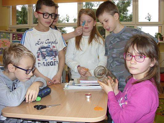 Grafika #2: Doświadczenia z powietrzem w klasie trzeciej