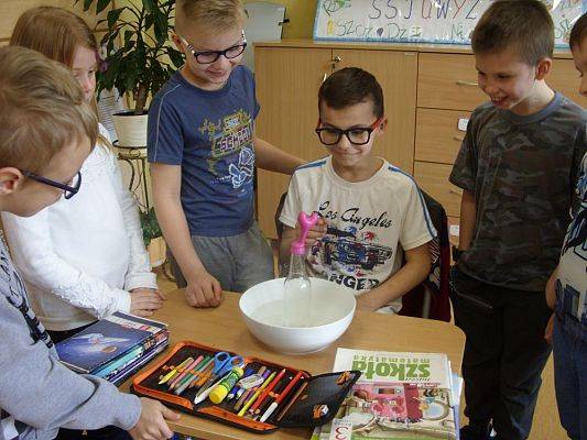 Grafika #0: Doświadczenia z powietrzem w klasie trzeciej