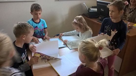 Grafika #1: "Zostajemy czytelnikami"