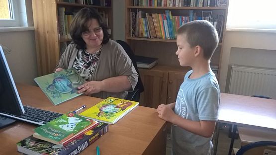 Grafika #0: "Zostajemy czytelnikami"