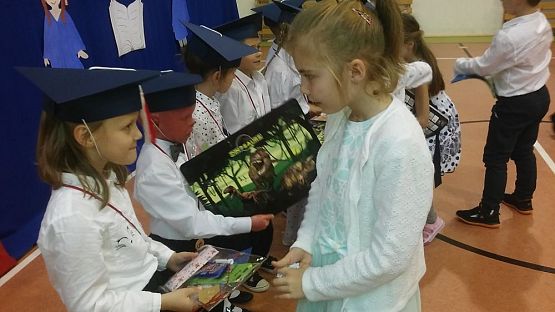 Grafika #3: Ślubowanie uczniów klasy I