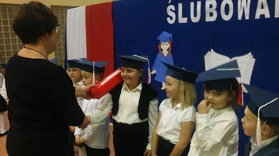Grafika #2: Ślubowanie uczniów klasy I