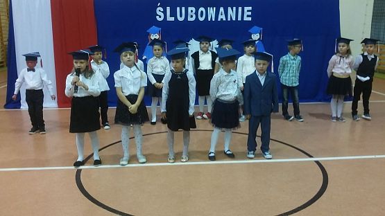 Grafika #1: Ślubowanie uczniów klasy I