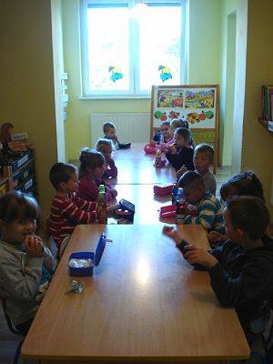 Grafika #2: Co robią zwierzęta jesienią?