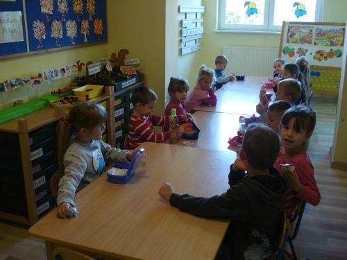 Grafika #0: Co robią zwierzęta jesienią?