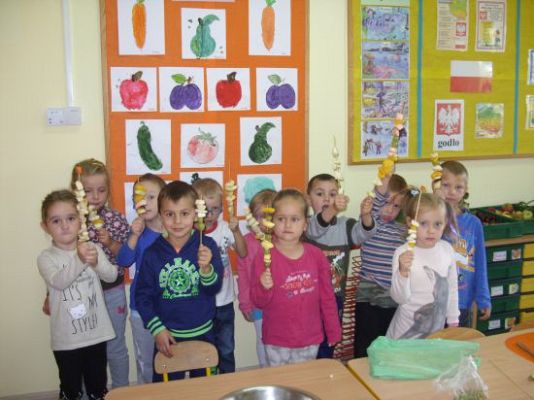 Grafika #2: "Jesienią, jesienią sady sie rumienią"