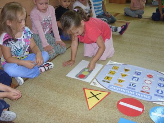 Grafika #1: Bezpieczna droga do przedszkola