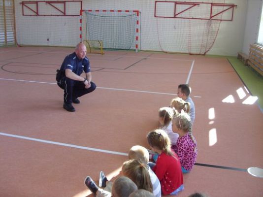 Grafika #0: Spotkanie z policjantem