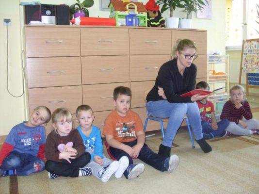 Grafika #1: CAŁA POLSKA CZYTA DZIECIOM