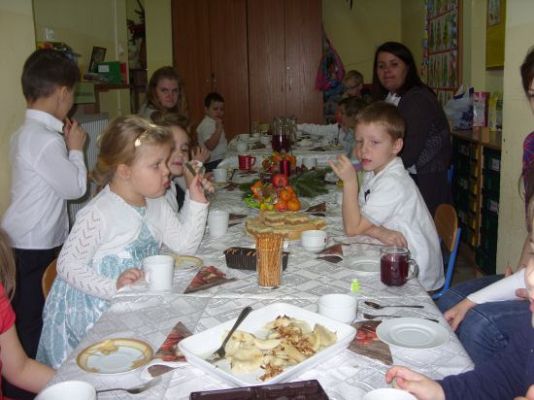 Grafika #1: Spotkanie wigilijne w przedszkolu