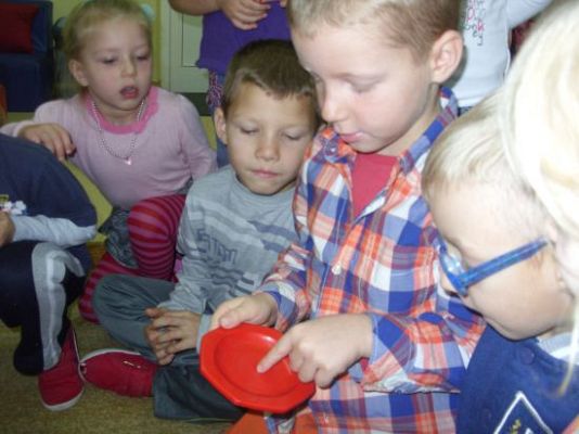 Grafika #5: "Mamo, tato , wolę wodę!"