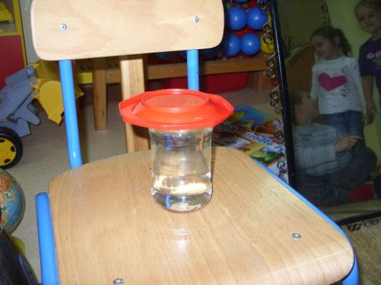 Grafika #4: "Mamo, tato , wolę wodę!"