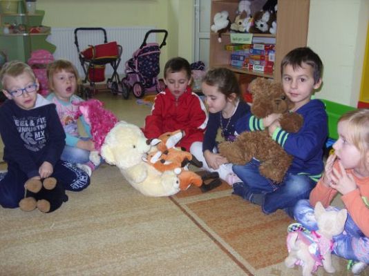 Grafika #2: Święto Pluszowego Misia w przedszkolu