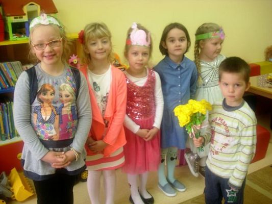 Grafika #0: ŚWIETO DZIEWCZYNEK