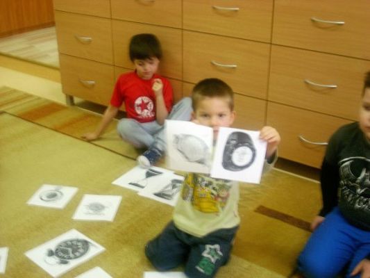 Grafika #1: CZAS JAK RZEKA PŁYNIE …