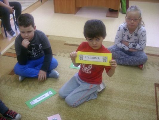 Grafika #2: CZAS JAK RZEKA PŁYNIE …