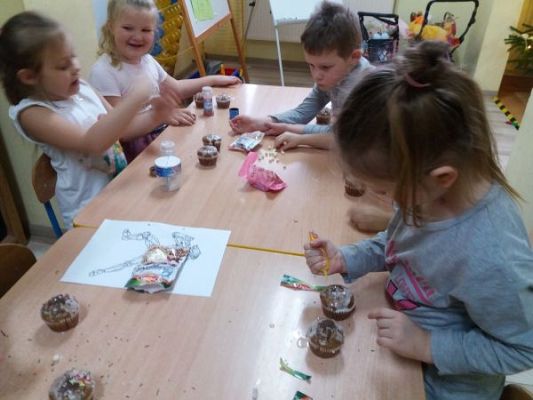 Grafika #12: "Gorączka przedświąteczna" i wigilia w oddziale przedszkolnym