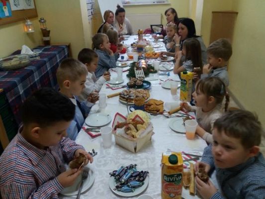 Grafika #18: "Gorączka przedświąteczna" i wigilia w oddziale przedszkolnym