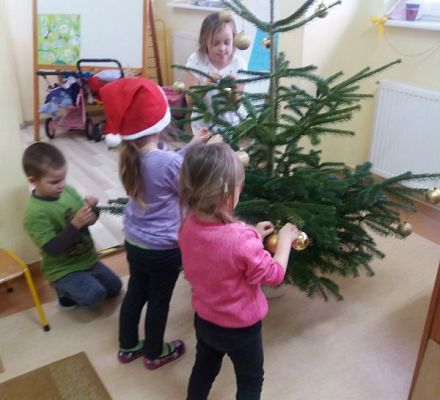 Grafika #3: "Gorączka przedświąteczna" i wigilia w oddziale przedszkolnym