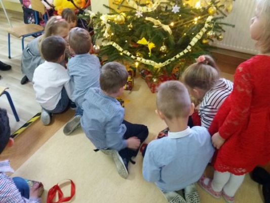 Grafika #20: "Gorączka przedświąteczna" i wigilia w oddziale przedszkolnym