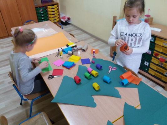 Grafika #4: "Gorączka przedświąteczna" i wigilia w oddziale przedszkolnym